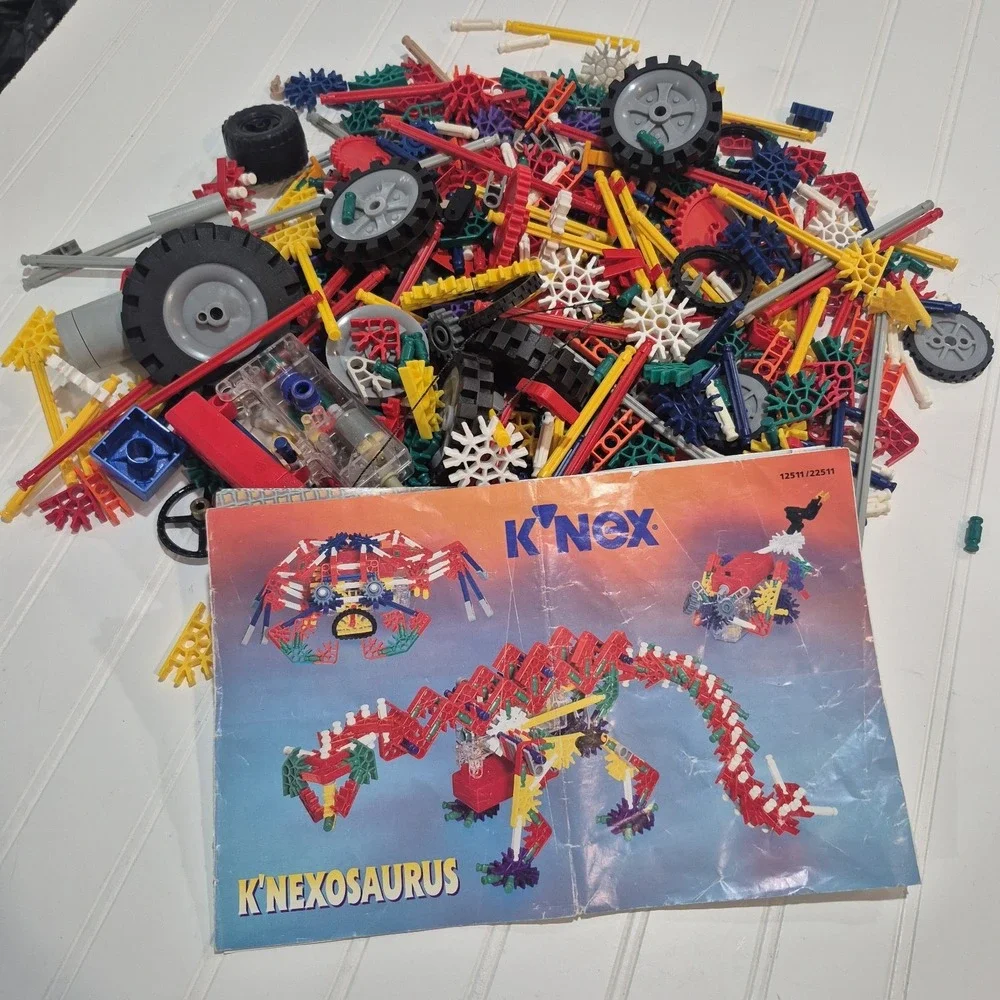 K'nex Yellow Traveling Case With A Lots Of Knex